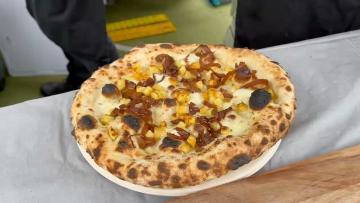 Tartufo, one of the best-selling pizzas from our vegetarian selection. Mobile catering where the pizzas come fresh out of the oven straight to the hungry guests!